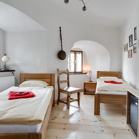 Krumlov Tower Gasthuis 3*